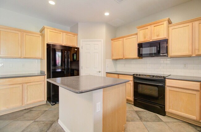 Building Photo - 2143 W Marconi Ave