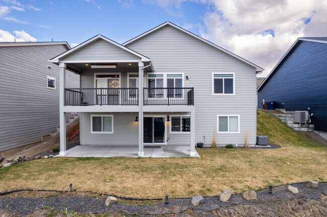 Building Photo - Luxury Four Bedroom with Breathtaking Views