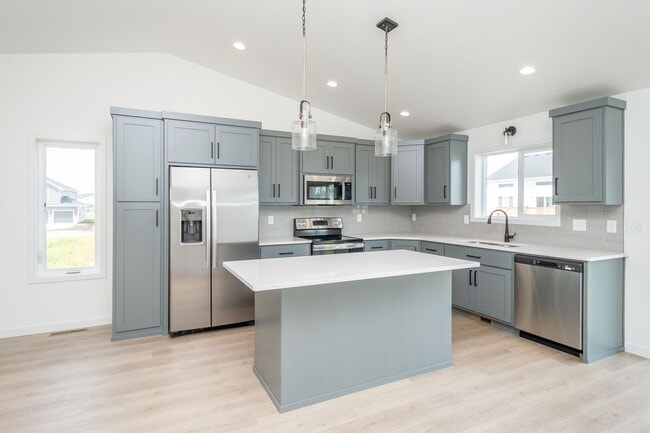 Building Photo - 4 Bed 3 Bath Single Family Home