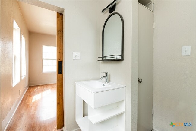 Building Photo - 905 N 9th St