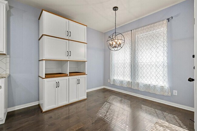 Building Photo - 2012 Santa barbara Ct