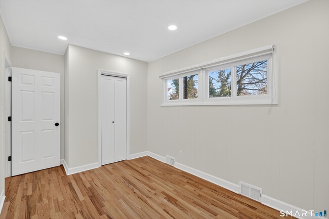 Building Photo - 195 Laurel Pl