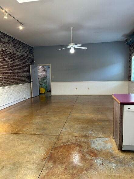 Living Area - 505 S Main St