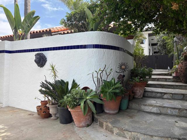 Building Photo - 122 S Rios Ave