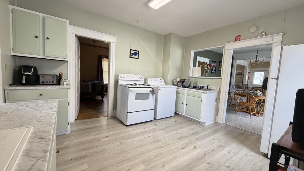 Building Photo - 20 Lincoln Ave