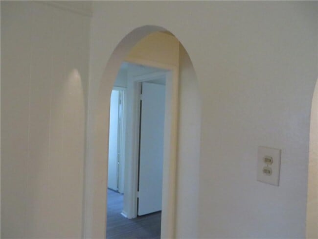 Building Photo - 502 Tanglewood Dr