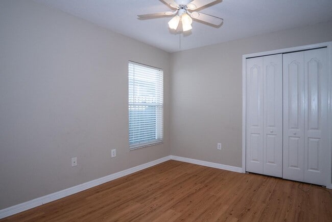 Building Photo - 10815 Lakeside Vista Dr