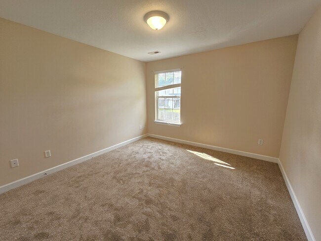 Building Photo - 232 Worcester Ln