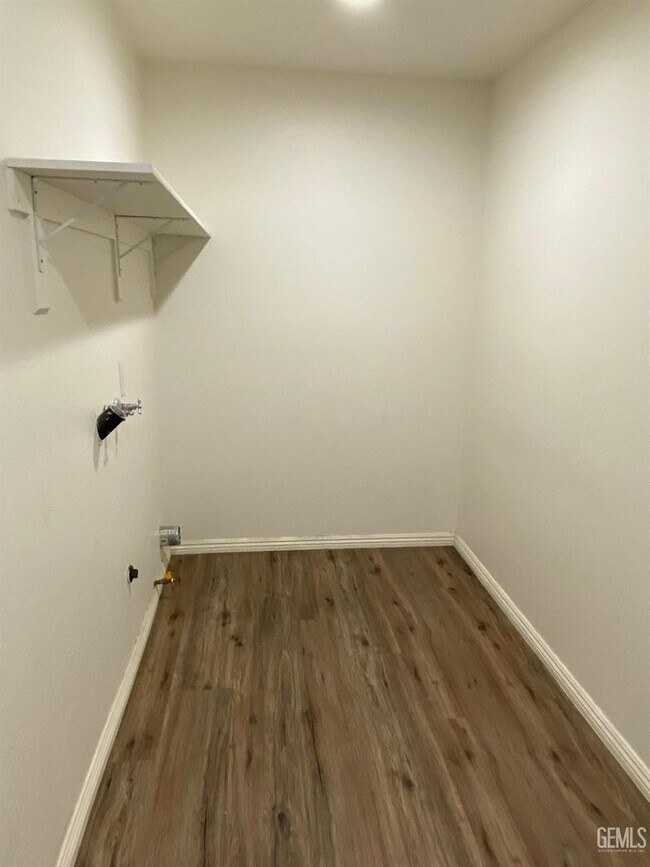 Building Photo - 3805 Phaffle Dr
