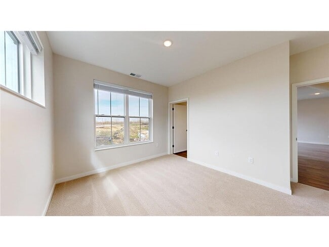 Building Photo - 1411 190th Ave NE