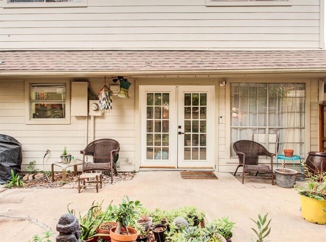 Building Photo - 9404 Beechnut St