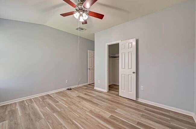 Building Photo - 26435 Marble Falls Bend