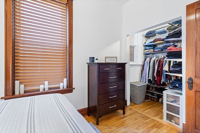 Building Photo - Beautiful 2BD/1BTH Apartment on Rice St!