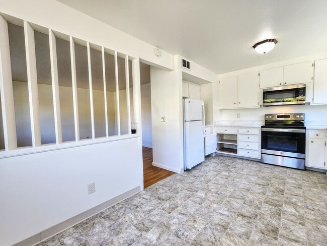 Building Photo - 3 Bedroom Rincon Valley Duplex