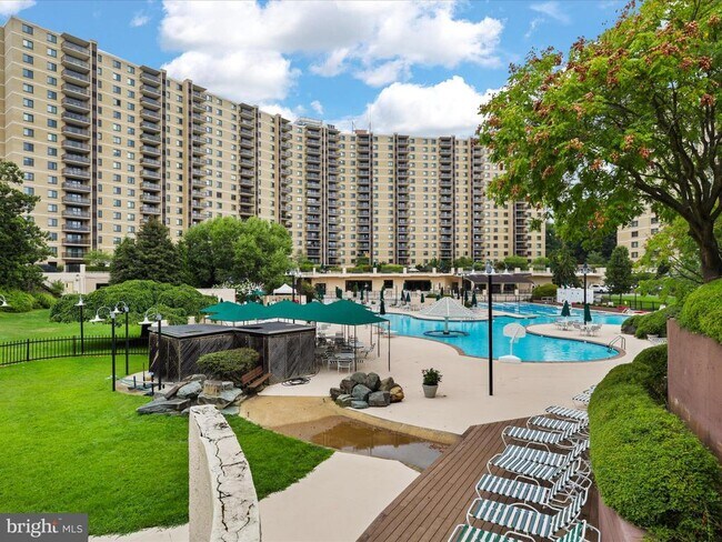 Building Photo - 203 Yoakum Pkwy