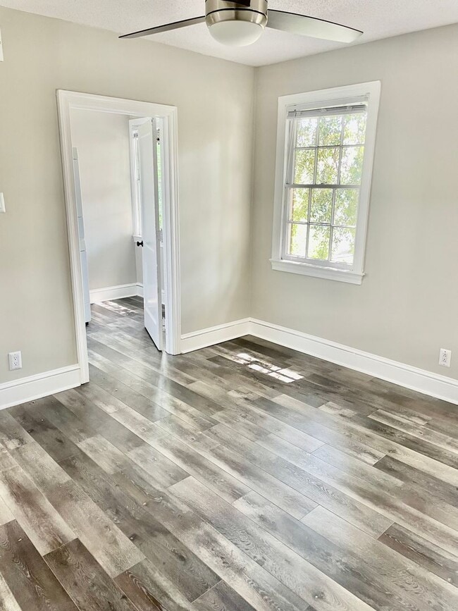 Building Photo - 49 Radcliffe St