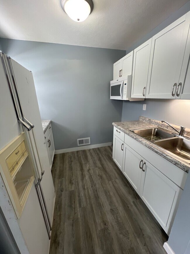 Building Photo - 104-106 W Petersburg St