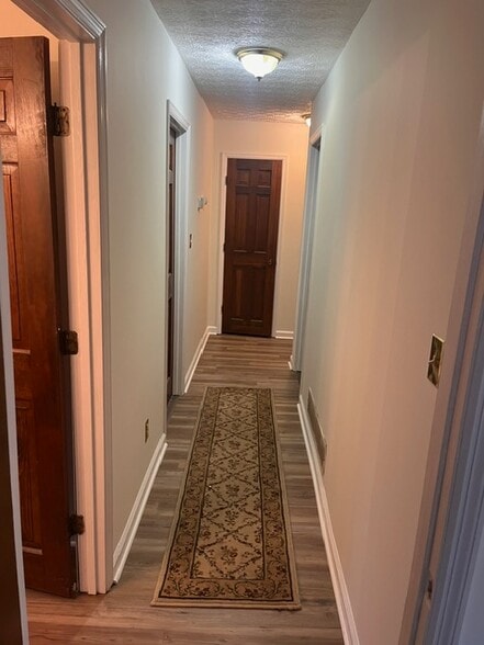 Building Photo - 180 Little Creek Dr