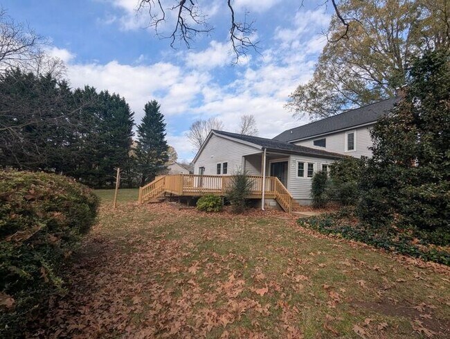 Building Photo - Beautiful 4BD/3BA Home in Hickory