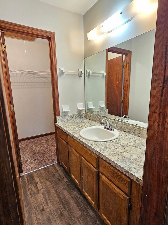 Building Photo - 2917 Woodrich Dr