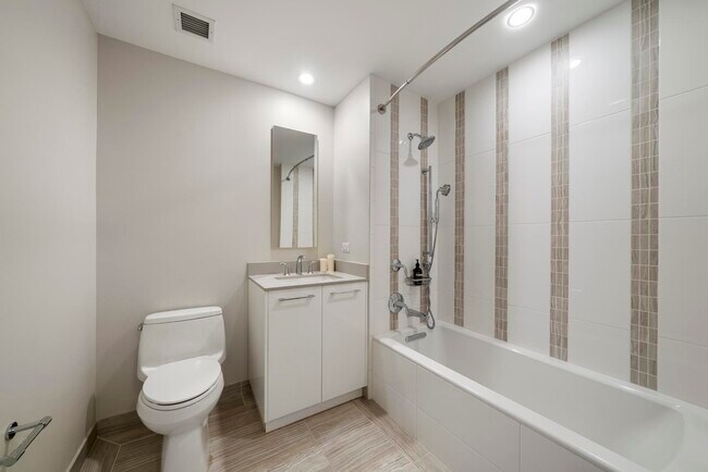 Building Photo - 1200 AVENUE AT Port