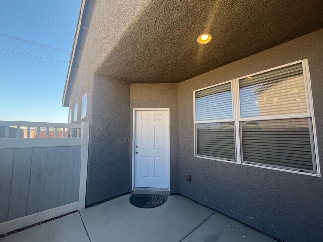 Building Photo - Stylish single-story living with 3 bedrooms, 2 baths, plus a versatile den — 1,489 sq ft of comfo...