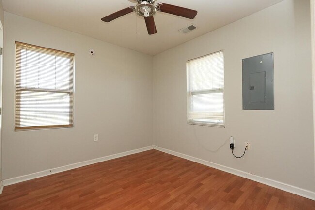 Building Photo - 18007 Lynn Ln