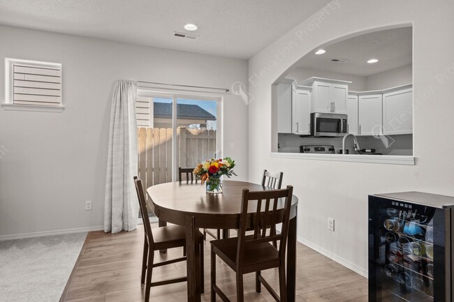 Building Photo - 2023 Hayden 3BR-2BA townhome in Redmond's ...