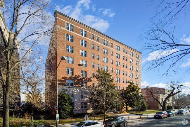 1BR, 1BA - 550SF - Hampton Courts