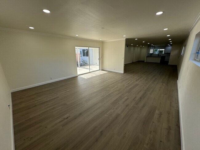 Building Photo - 3536 West Ave