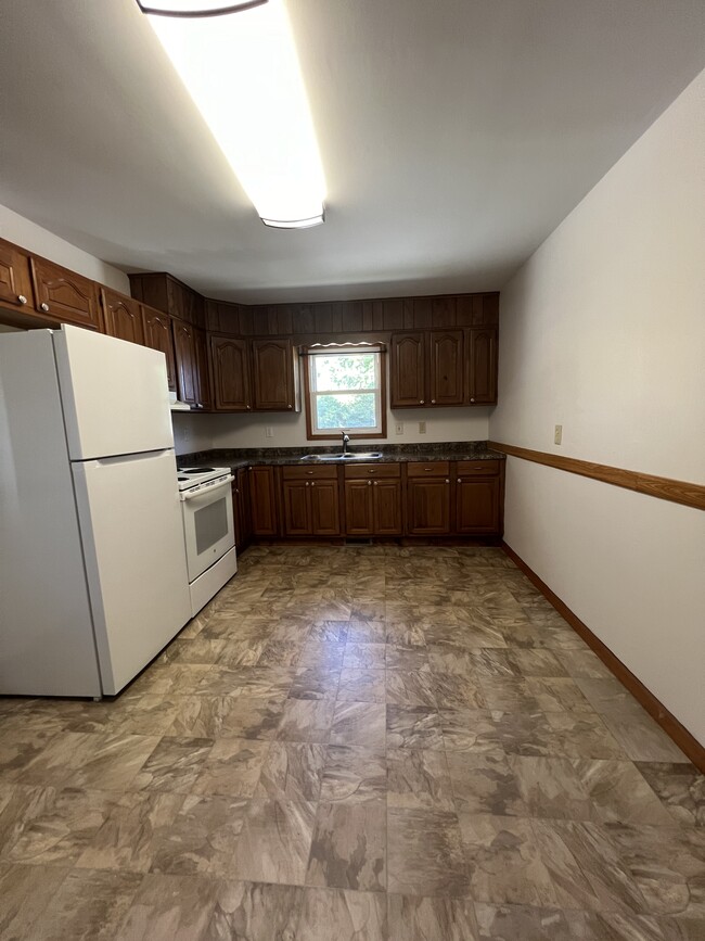 Building Photo - 61 E Park St