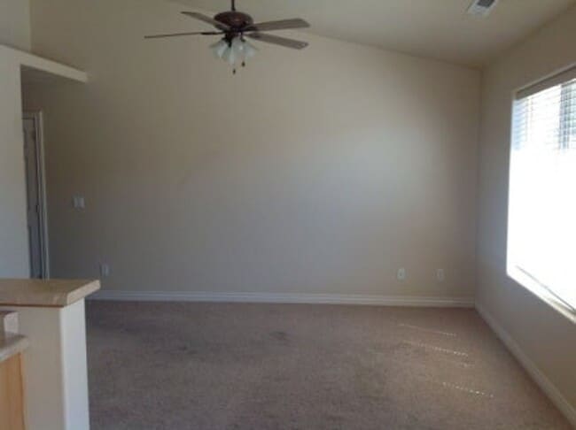 Building Photo - 3 Bedroom 2 Bathroom House