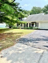 Building Photo - 42 Patricia Ln