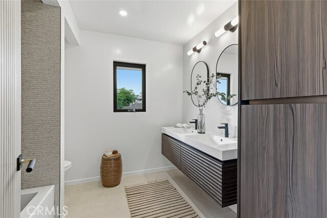 Building Photo - 1764 E Loma Alta Dr