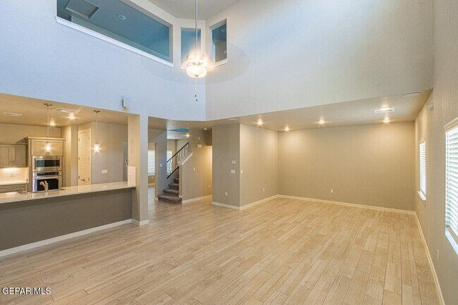 Building Photo - 249 Emerald Tower Dr