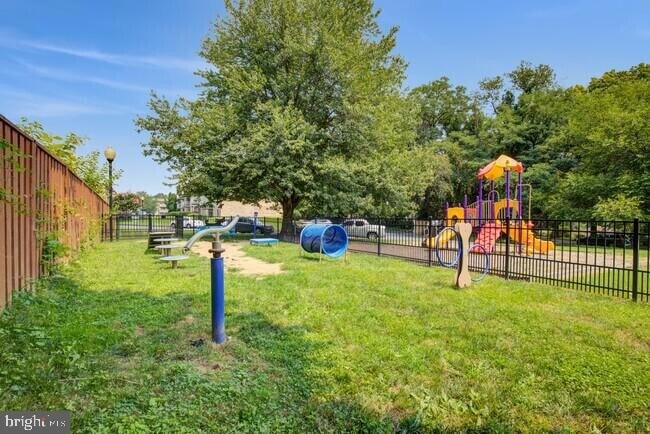 Building Photo - 706 Country Village Dr