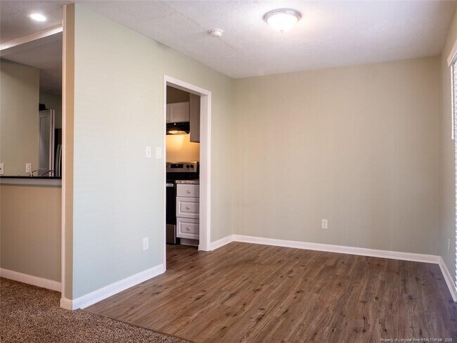 Building Photo - 667 Bartons Landing Pl