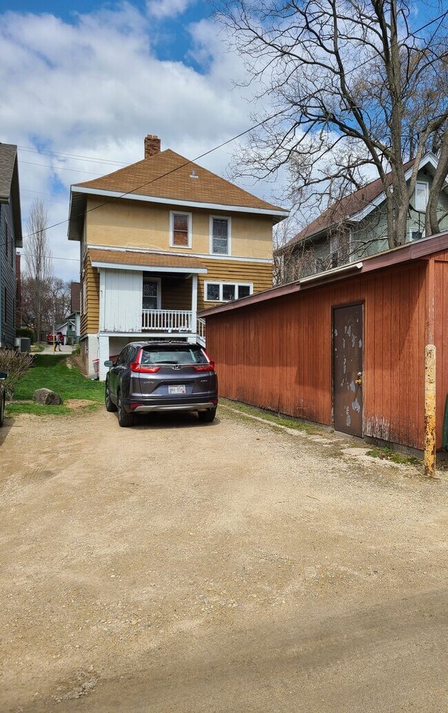 Building Photo - 2019 Monroe St