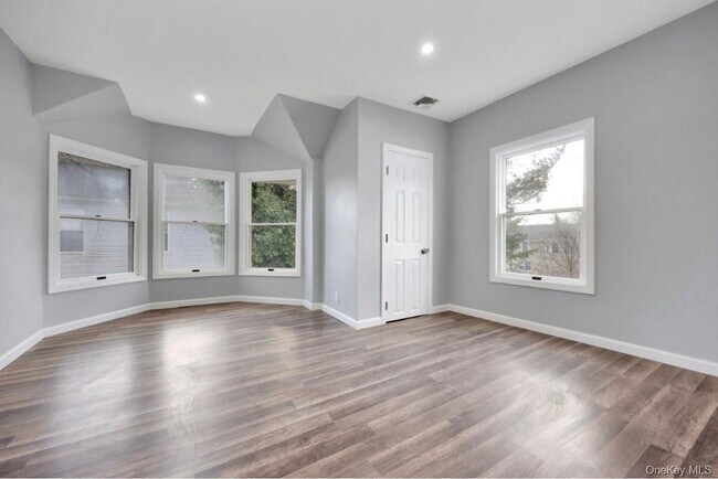 Building Photo - 178 N Ocean Ave