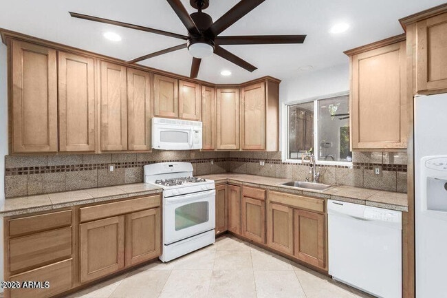 Building Photo - 7544 E Kimsey Ln