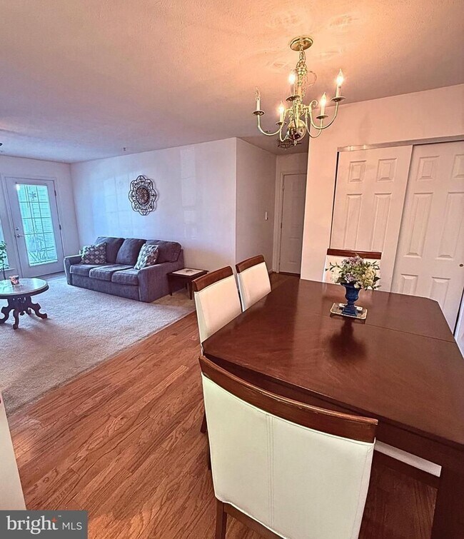 Building Photo - 45521 Westmeath way #E12