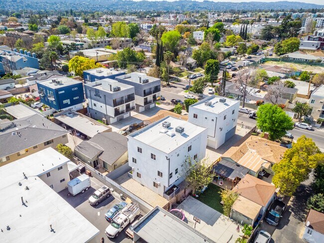 Building Photo - 5142 Riverton Ave