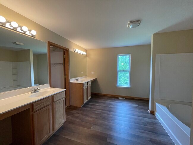 Building Photo - 649 Linda Ct
