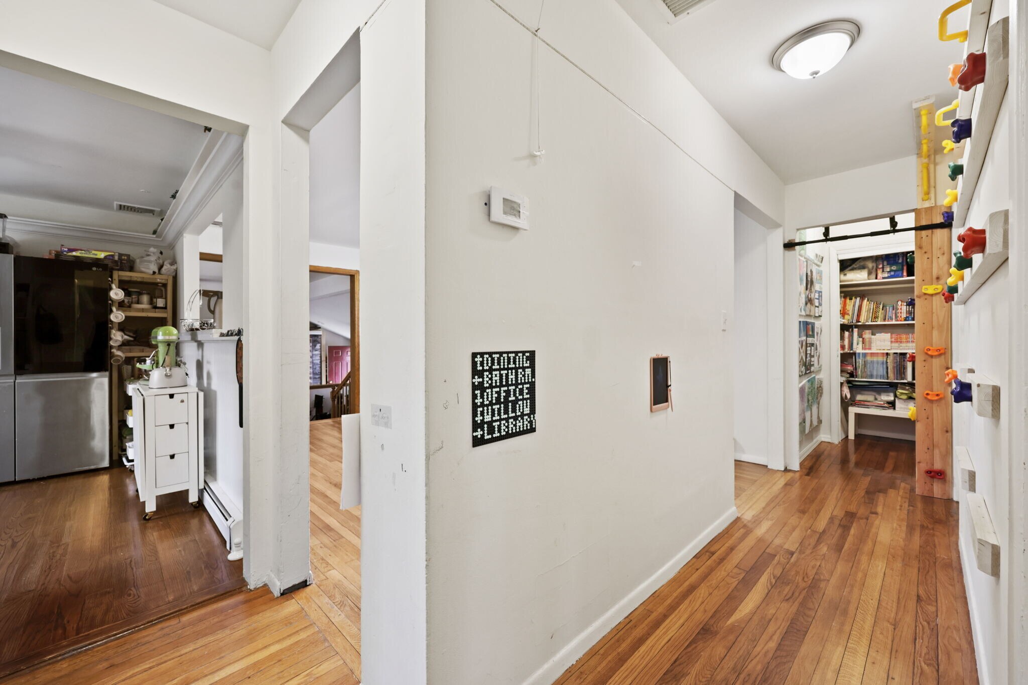 Building Photo - 2881 Meadowcrest Dr