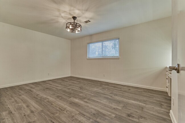 Building Photo - 6214 Fawnwood Dr