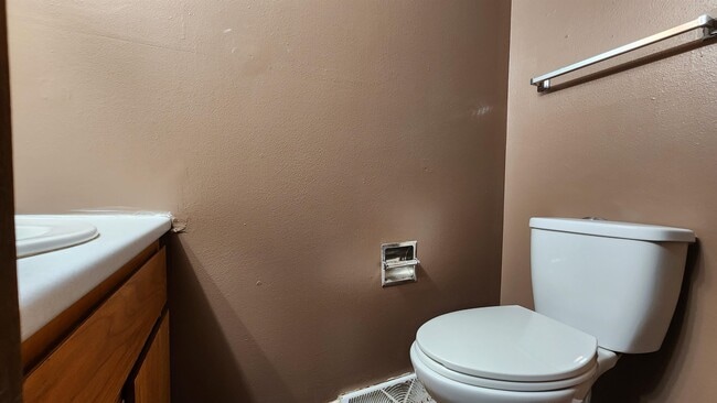 Building Photo - 2421 Adler Cir