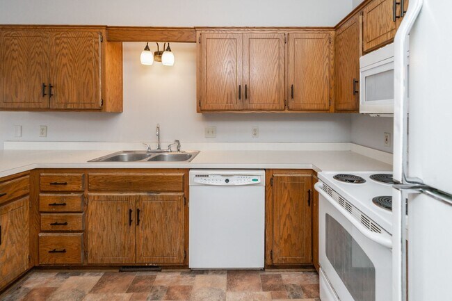Building Photo - Lovely 3 Bedroom 2 Bath Townhome in Apple ...