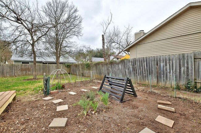 Building Photo - 4505 Clarno Dr