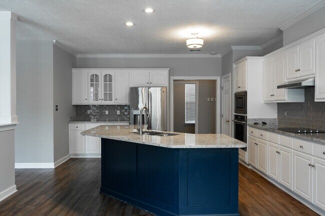 Building Photo - 724 Avrett Cir