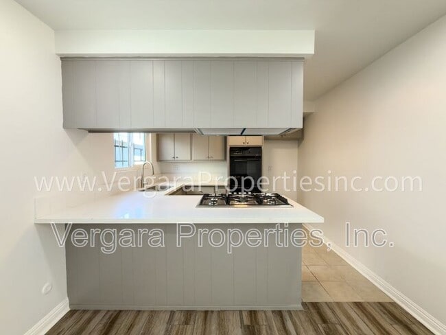 Building Photo - 18012 Manhattan Pl